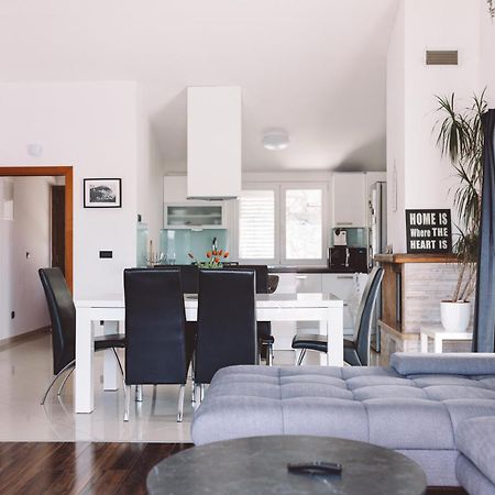 Accommodation Triton Lastovo المظهر الخارجي الصورة